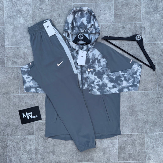 Nike Camo Windbreaker x Challenger Pants Set - Grey